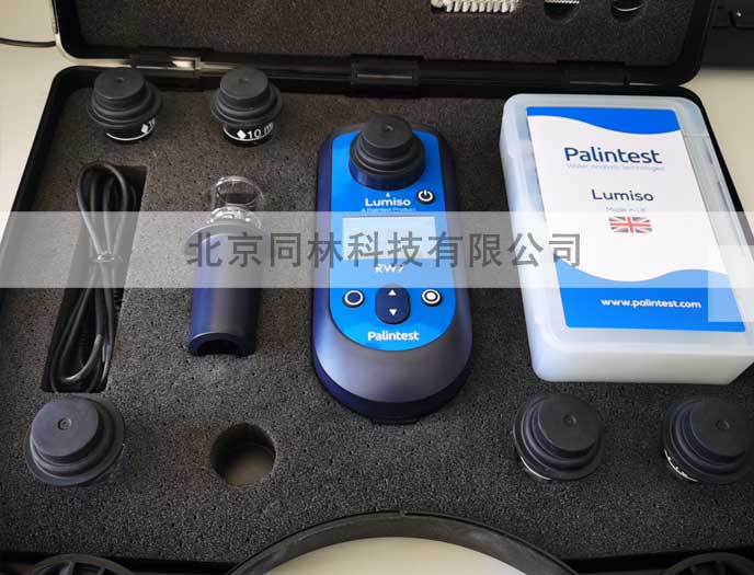 某灌裝水廠使用多功能水質(zhì)檢測儀(圖1)